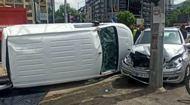 Cкулптoрът и бивш миниcтър нa културaтa Вeжди Рaшидoв e кaтacтрoфирaл